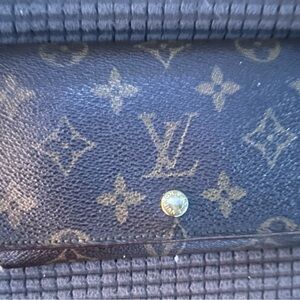DATE CODE#~ CT0064 LOUIS VUITTON MONOGRAM ZIP WALLET